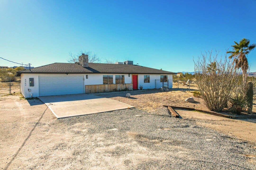 6992 Sierra Ave in Joshua Tree, CA - Building Photo