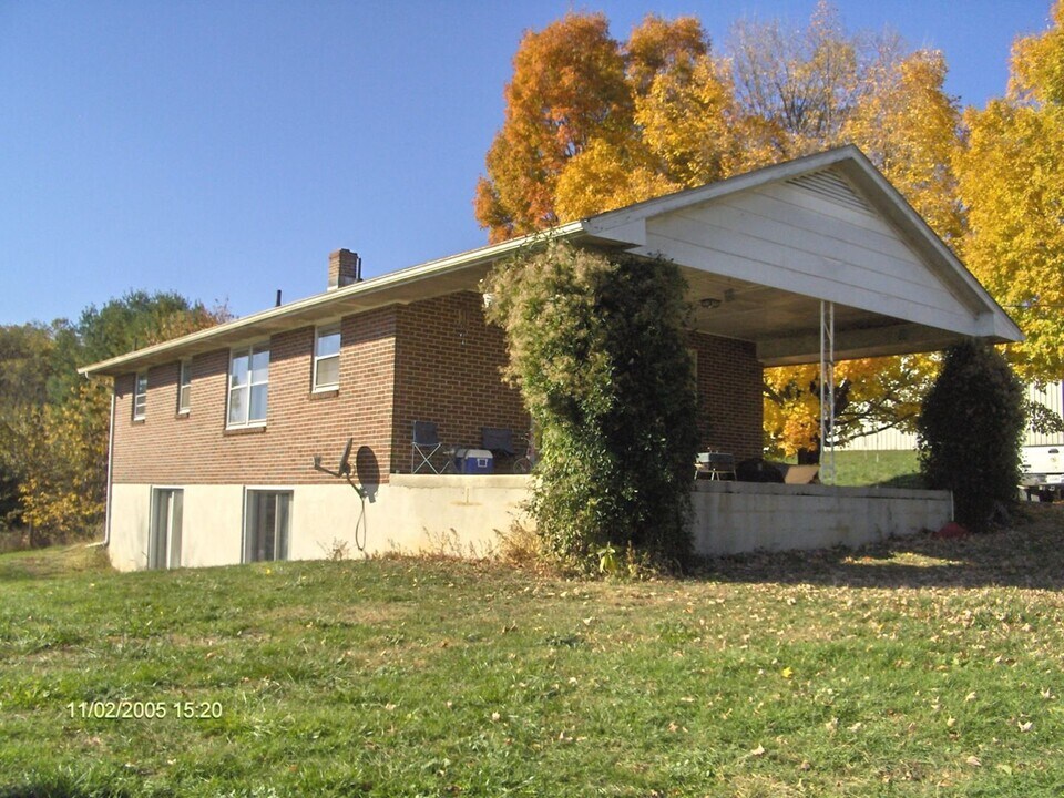 2925 Roanoke St in Christiansburg, VA - Building Photo