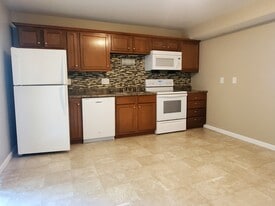 5526 Humbert Rd in Alton, IL - Building Photo