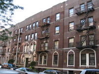 3743 80th St in Jackson Heights, NY - Foto de edificio - Building Photo