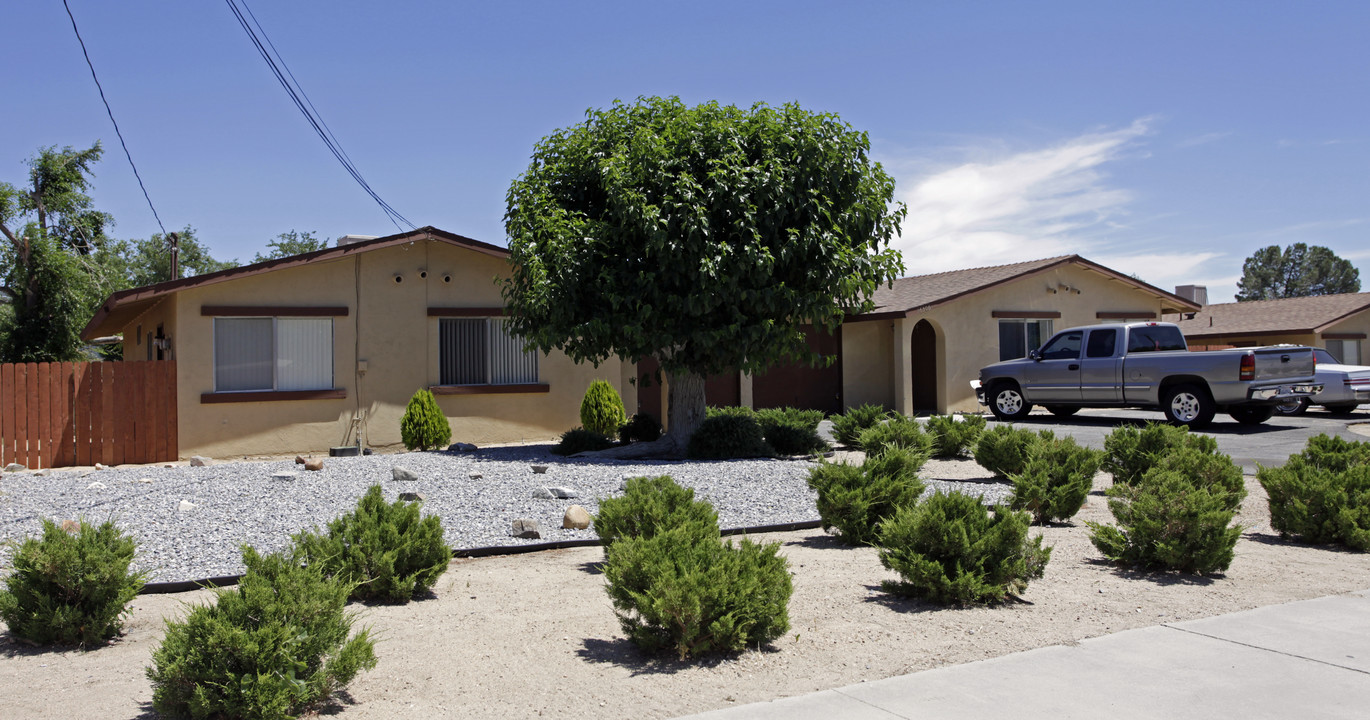 16304-16312 Hughes Rd in Victorville, CA - Building Photo