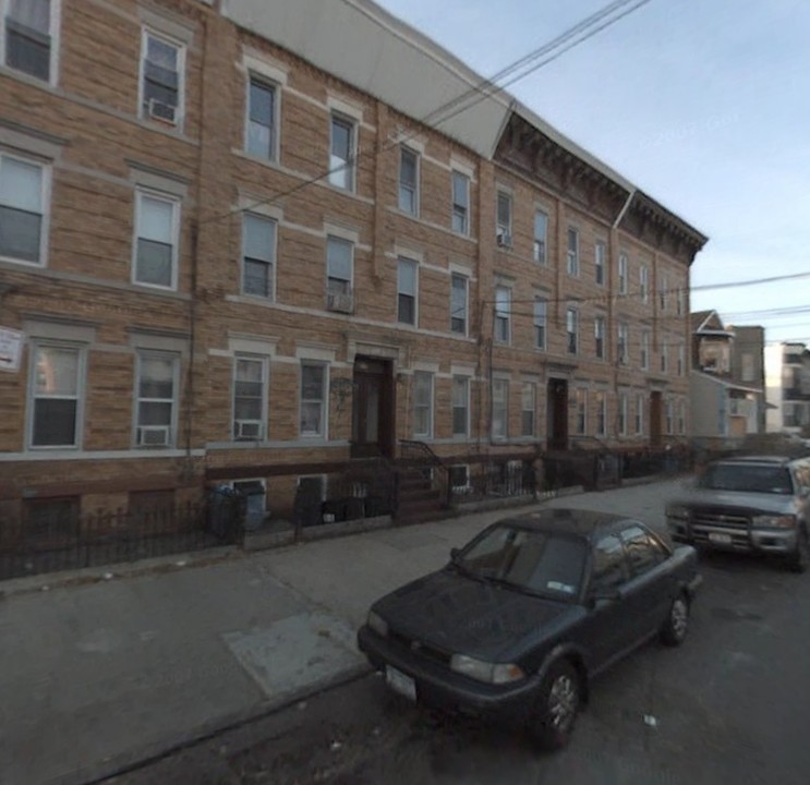 456 Grant Ave in Brooklyn, NY - Foto de edificio