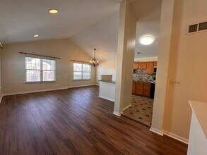 437 Pine Lake Cir in Vernon Hills, IL - Building Photo - Building Photo