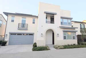 450 Clubhouse Dr in San Marcos, CA - Building Photo