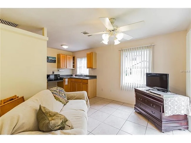 1061 Francis St, Unit In-law suite