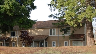 Cascadia Village in Sweet Home, OR - Building Photo - Building Photo