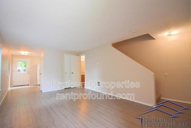 1448 NE Thomas Ct in Hillsboro, OR - Building Photo - Building Photo