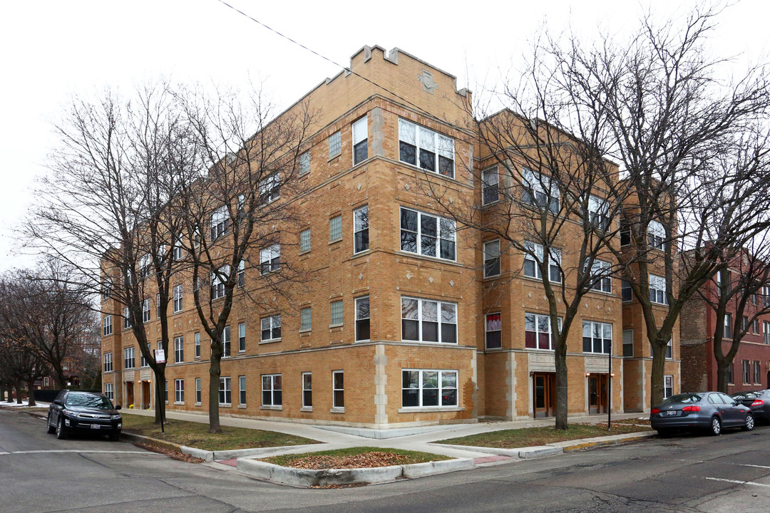 3808 W Belle Plaine Ave in Chicago, IL - Building Photo