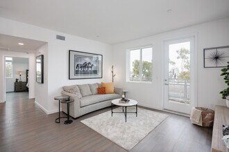 Vadara West in San Diego, CA - Building Photo - Building Photo