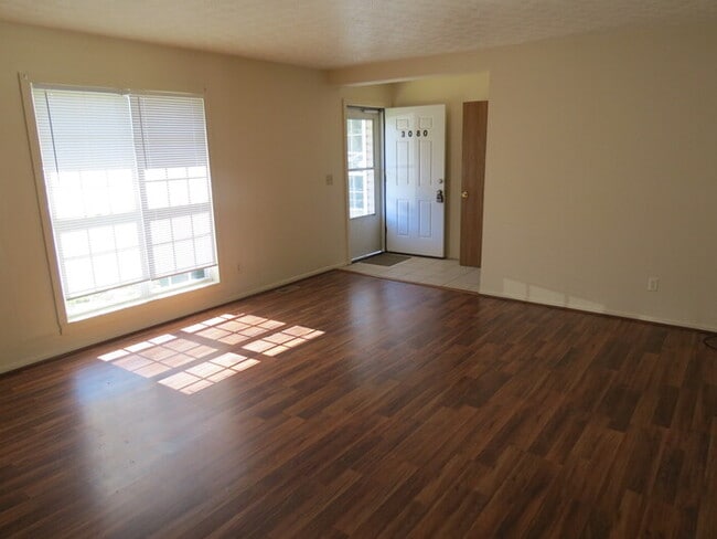 3080 Valleywood Dr in Columbus, OH - Building Photo - Building Photo