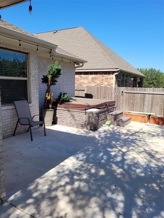 2313 Yaupon Range Dr in Leander, TX - Building Photo