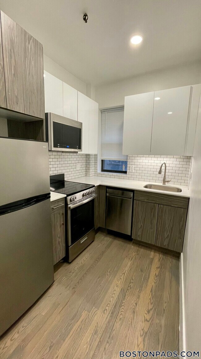 11 Peterborough St, Unit 5