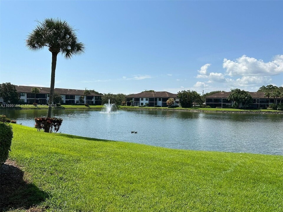 6081 SE Landing Way in Stuart, FL - Building Photo