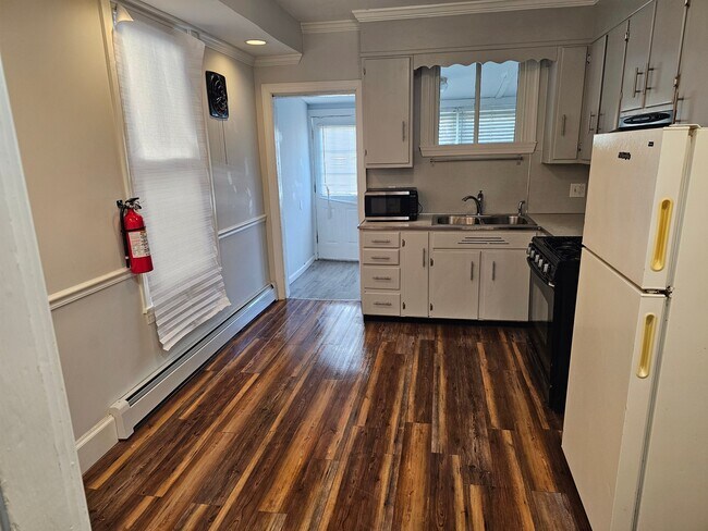 721 W Oak St in Norristown, PA - Building Photo - Building Photo