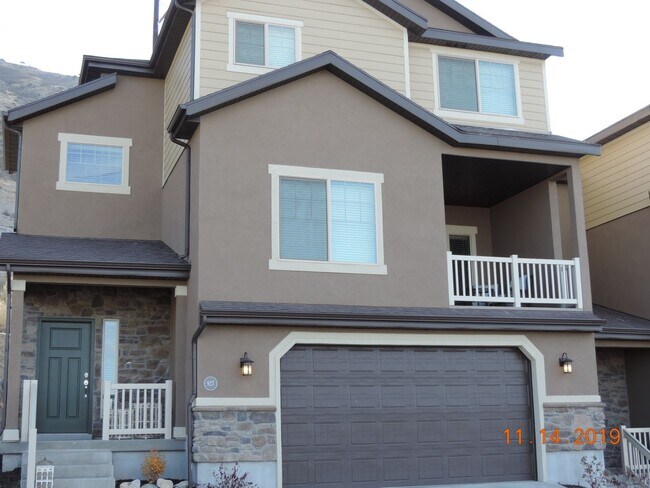 property at 927 Aspen Loop