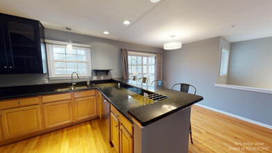 2970 Barclay Way in Ann Arbor, MI - Foto de edificio - Building Photo