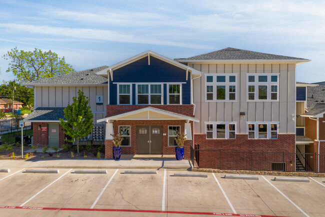 Sunset at Fash Place in Fort Worth, TX - Building Photo - Building Photo