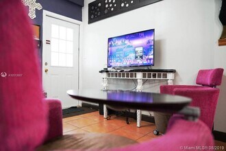 3682 SW 26th St-Unit -1 in Miami, FL - Foto de edificio - Building Photo