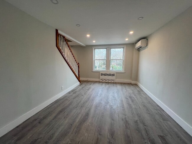 39-54-54 48th St in Queens, NY - Building Photo - Building Photo