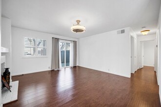 2280 Hurley Way in Sacramento, CA - Building Photo - Building Photo