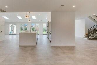 2045 Marydale Rd in Dallas, TX - Foto de edificio - Building Photo