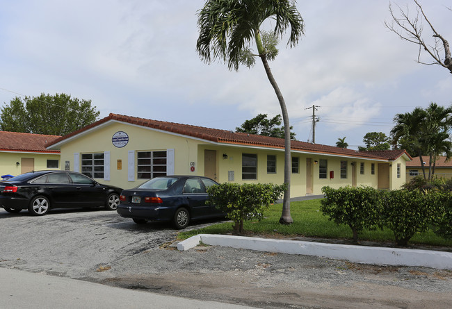 1321-1331 Holly Heights Dr in Fort Lauderdale, FL - Building Photo - Building Photo