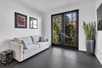 3595 Sunset Ln in West Vancouver, BC - Building Photo - Building Photo