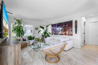 1754 Marseille Dr in Miami Beach, FL - Building Photo - Building Photo