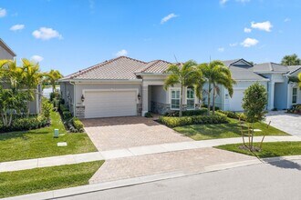 10466 Northbrook Cir in Palm Beach Gardens, FL - Building Photo - Building Photo