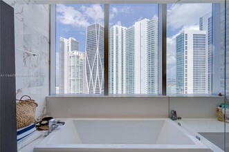 851 NE 1st Ave, Unit 2901 in Miami, FL - Building Photo - Building Photo