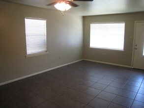 1127 Lake Dr in Kerrville, TX - Building Photo - Building Photo