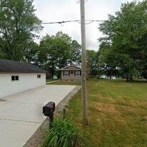 328 Lilac Dr in Walkerton, IN - Building Photo