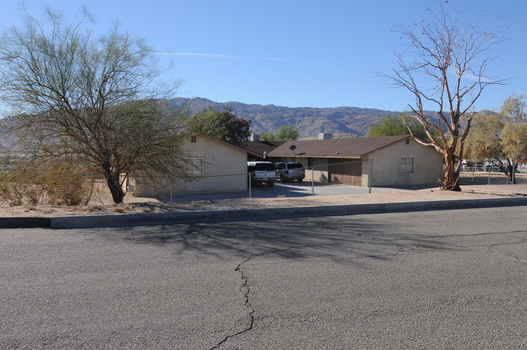 73591 Sunnyslope Dr in Twentynine Palms, CA - Foto de edificio