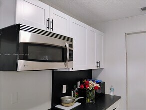 252 S Biscayne River Dr in Miami, FL - Building Photo - Building Photo