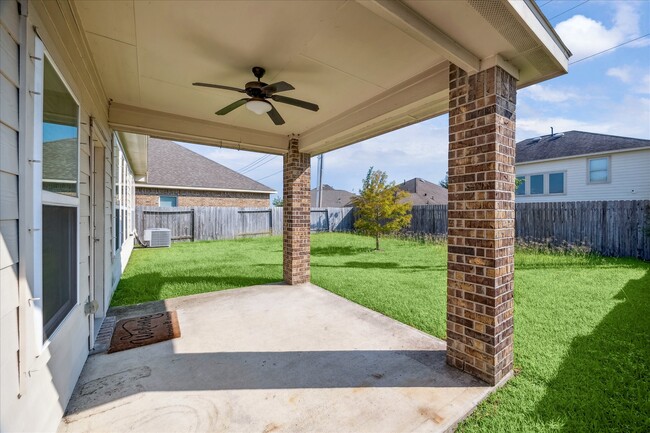 205 Brookwood Park Ln in Dickinson, TX - Building Photo - Building Photo