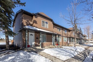 Abbercove Park in Calgary, AB - Building Photo