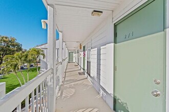 271 Cypress Point Dr in Palm Beach Gardens, FL - Building Photo - Building Photo