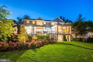 5600 Brite Dr in Bethesda, MD - Foto de edificio - Building Photo