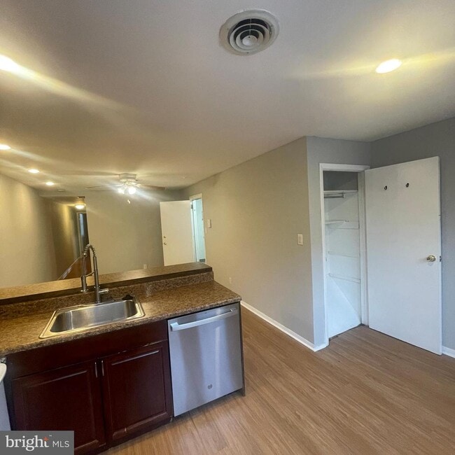 764 S 4th St in Philadelphia, PA - Building Photo - Building Photo