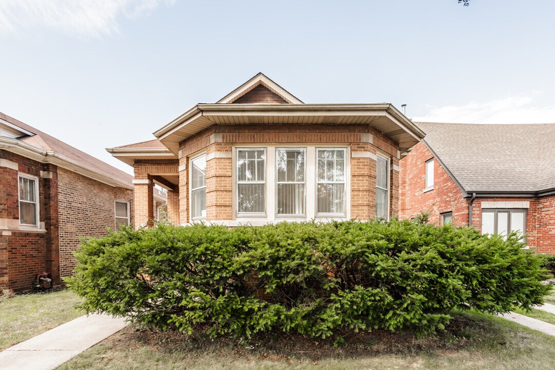 8040 S Clyde Ave in Chicago, IL - Building Photo
