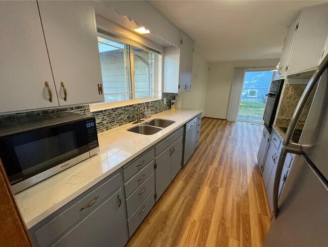 5245 120th Ave SE in Bellevue, WA - Foto de edificio - Building Photo