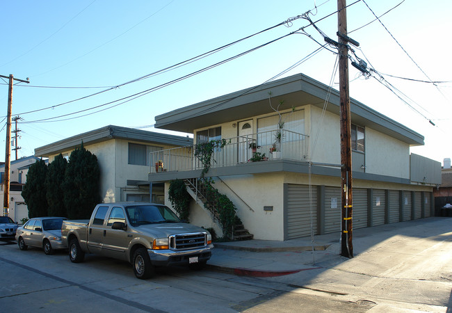 407 Harding St in Newport Beach, CA - Foto de edificio - Building Photo