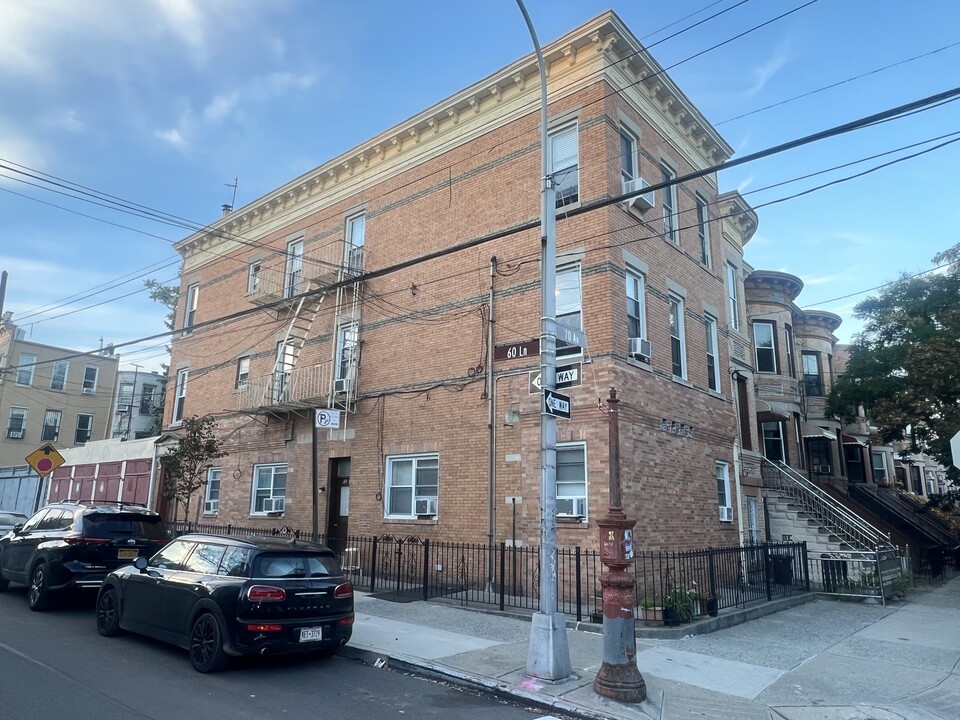 6915 60th Ln in Ridgewood, NY - Building Photo