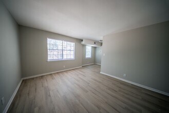 205 Johnson St-Unit -H in Garner, NC - Foto de edificio - Building Photo