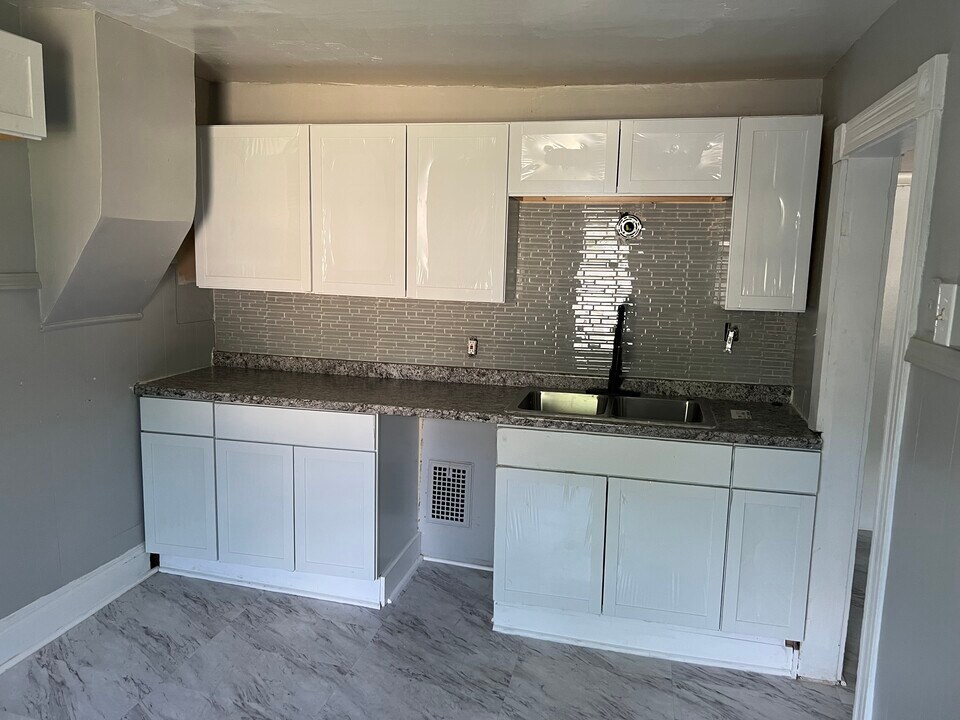 101 Superior St, Unit 2 up in Rochester, NY - Building Photo