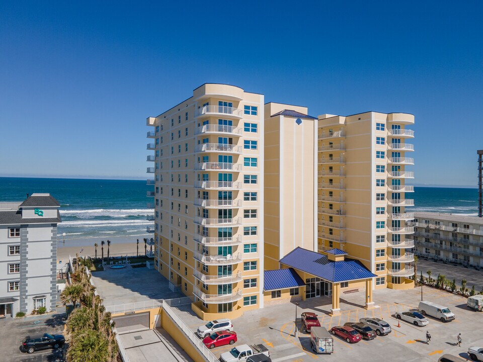 Aruba Residences in Daytona Beach Shores, FL - Building Photo