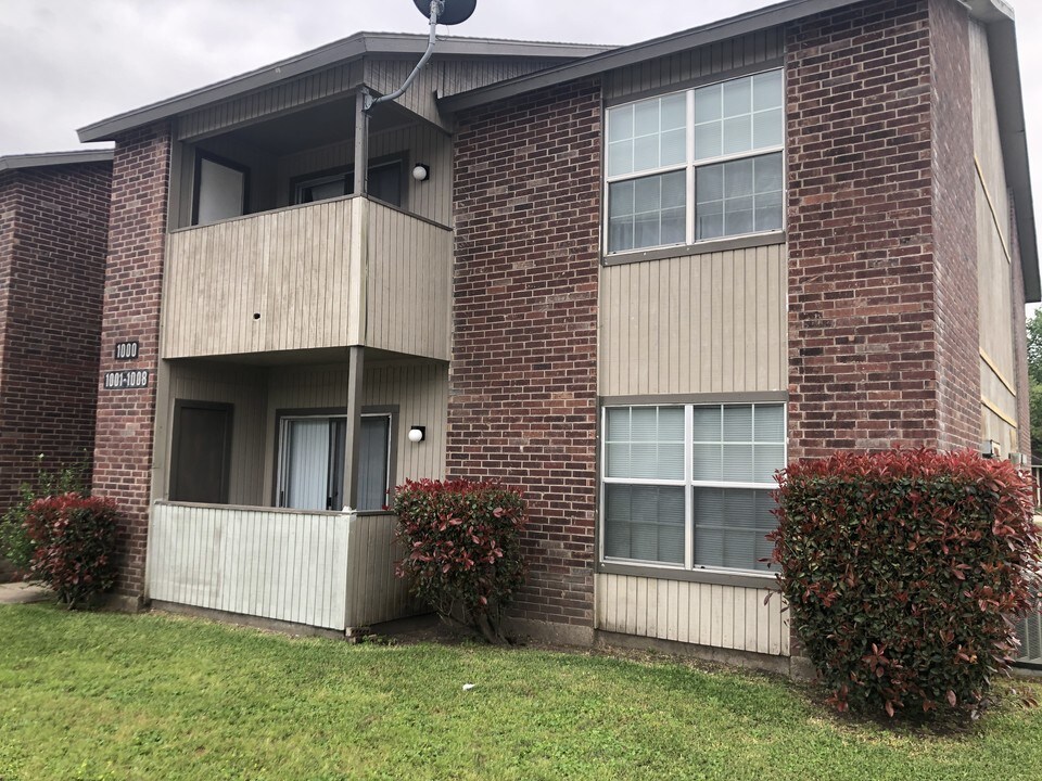 Lakeview Apartments in Ganado, TX - Building Photo