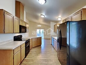 4911 204th St E in Spanaway, WA - Building Photo - Building Photo