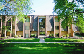 The Village on Beaver Creek Apartments in Dayton, OH - Foto de edificio - Building Photo