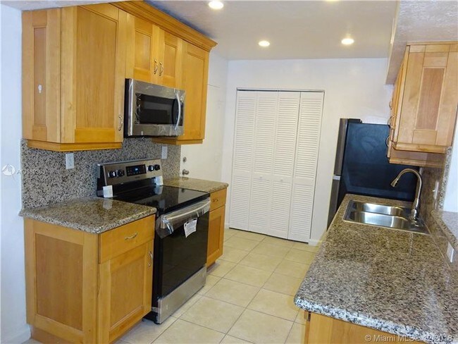 7473 SW 82nd St-Unit -a115 in Miami, FL - Building Photo - Building Photo